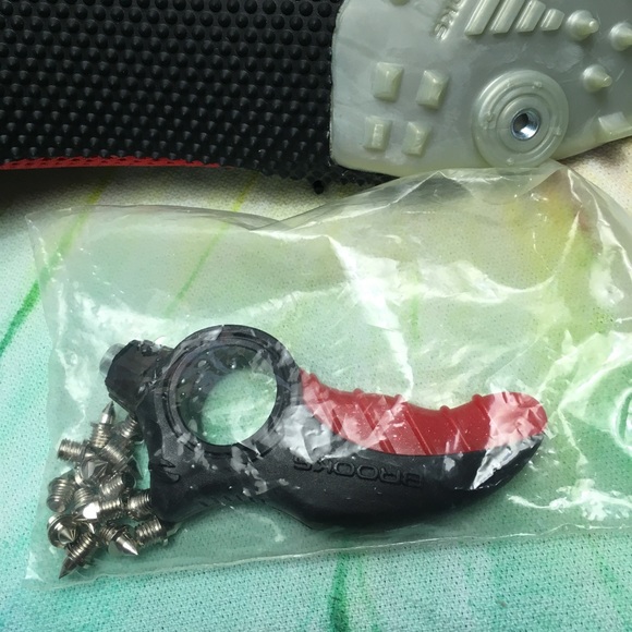 Brooks track and field shoes. Sz 12.5 - Picture 5 of 5